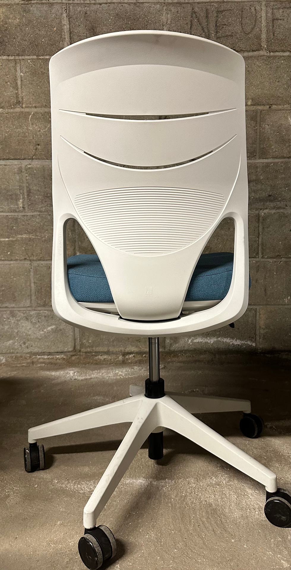 Miniature : Fauteuil pivotant EFIT By ACTIU bleu et blanc (Qté : 4) FAU151
