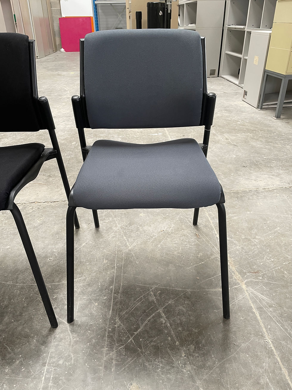 Miniature : Lot de 5 chaises - 4 noirs et 1 grise(Qté : 1) CHA167