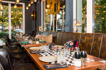 Medienagentur Dienstleistungen, Digitale Medienagentur, Medienagentur für Unternehmen, Medienagentur für Online-Präsenz, Content-Marketing-Agentur, Social-Media-Management-Agentur, Digitales Marketing Unternehmen, Zielgruppenorientierte Werbung, Medienproduktionsspezialisten, Branding und Identitätsentwicklung, Website-Optimierungsservices, Content-Erstellung und -Verbreitung, Medienberatung und -strategie, Webdesign, Fotografie, Videografie, Grafikdesign