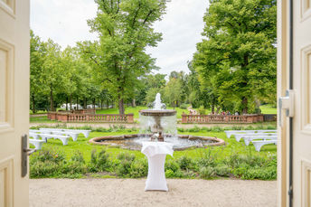 Medienagentur Dienstleistungen, Digitale Medienagentur, Medienagentur für Unternehmen, Medienagentur für Online-Präsenz, Content-Marketing-Agentur, Social-Media-Management-Agentur, Digitales Marketing Unternehmen, Zielgruppenorientierte Werbung, Medienproduktionsspezialisten, Branding und Identitätsentwicklung, Website-Optimierungsservices, Content-Erstellung und -Verbreitung, Medienberatung und -strategie, Webdesign, Fotografie, Videografie, Grafikdesign