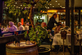 Medienagentur Dienstleistungen, Digitale Medienagentur, Medienagentur für Unternehmen, Medienagentur für Online-Präsenz, Content-Marketing-Agentur, Social-Media-Management-Agentur, Digitales Marketing Unternehmen, Zielgruppenorientierte Werbung, Medienproduktionsspezialisten, Branding und Identitätsentwicklung, Website-Optimierungsservices, Content-Erstellung und -Verbreitung, Medienberatung und -strategie, Webdesign, Fotografie, Videografie, Grafikdesign