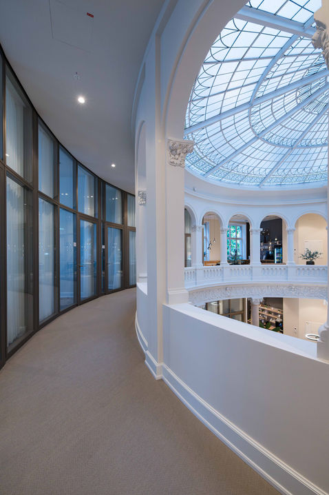 Objekt-Fotografie mit Fokus auf Materialität, Form und architektonische Details