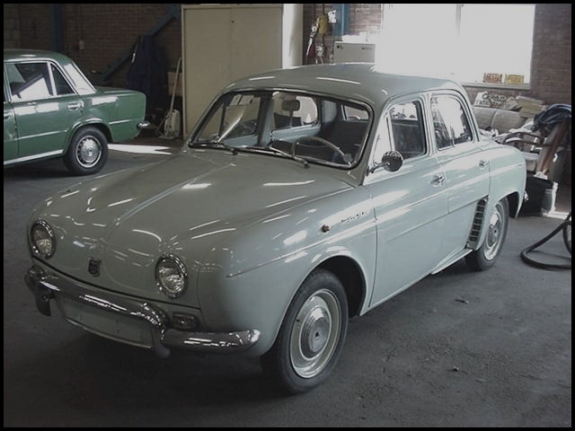 The Alfa Romeo Dauphine and R4 L: the transalpine French cars!