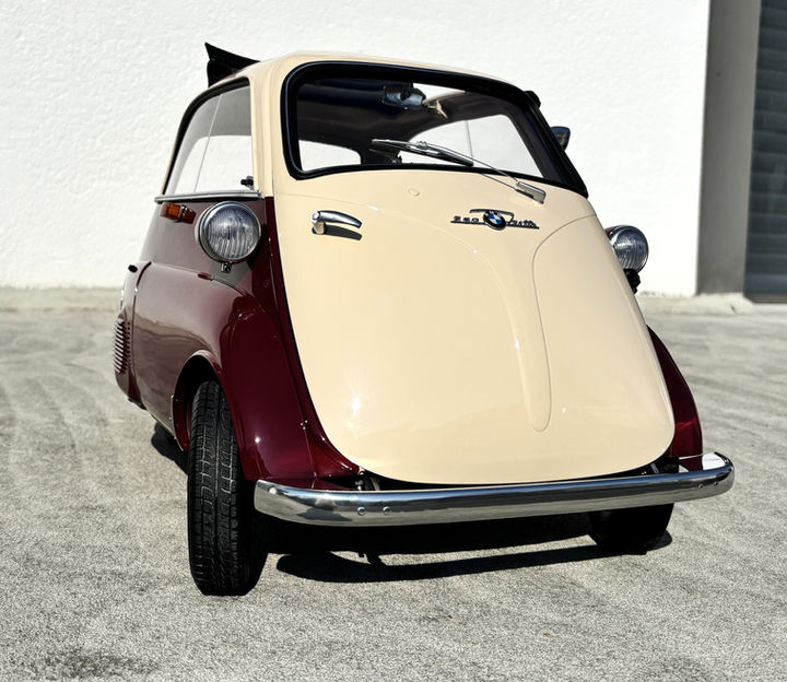 BMW Isetta 250 Burgunderrot/Creme scale 1:4 Finemodelcars