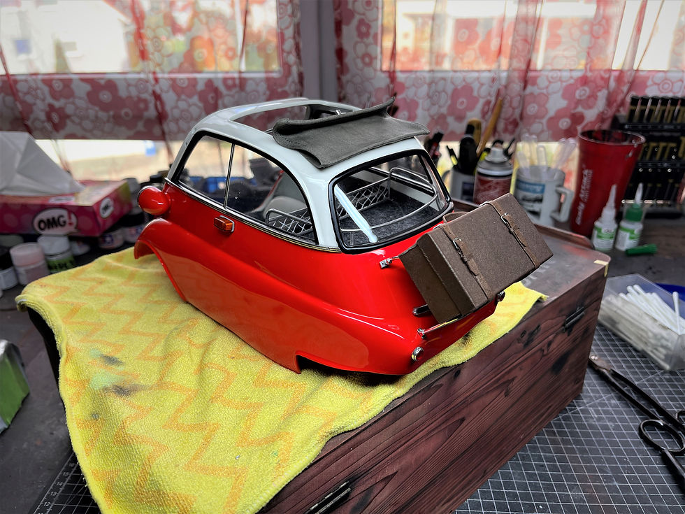 BMW Isetta 250 Motocoupe´ scale 1:8 Finemodelcars