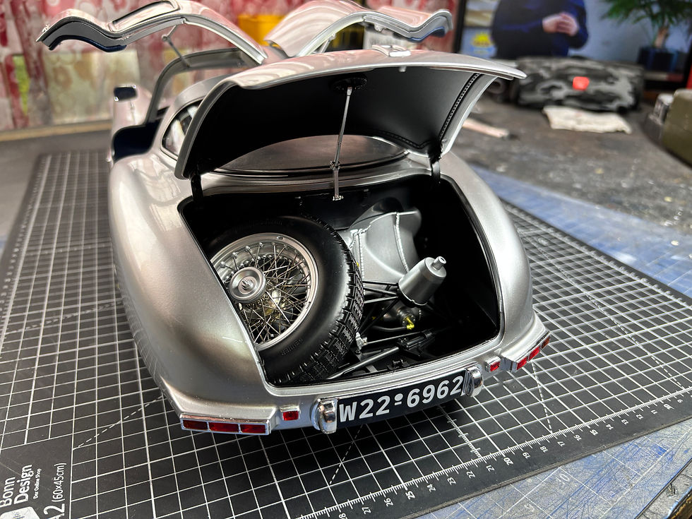 Mercedes Benz 300 SLR Uhlenhaut Coupé scale 1:8