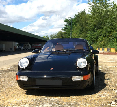 Porsche 911 964 Turbo 1990 scale 1:8 GT Spirit Models