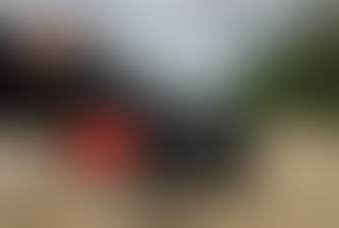 Austin Healey 100 LM red&black scale 1:8 Finemodelcars