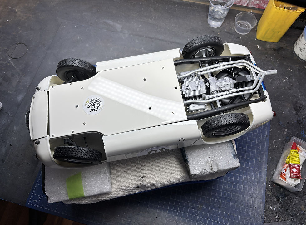Porsche 550 Spyder 1953 scale 1:8 Finemodelcars