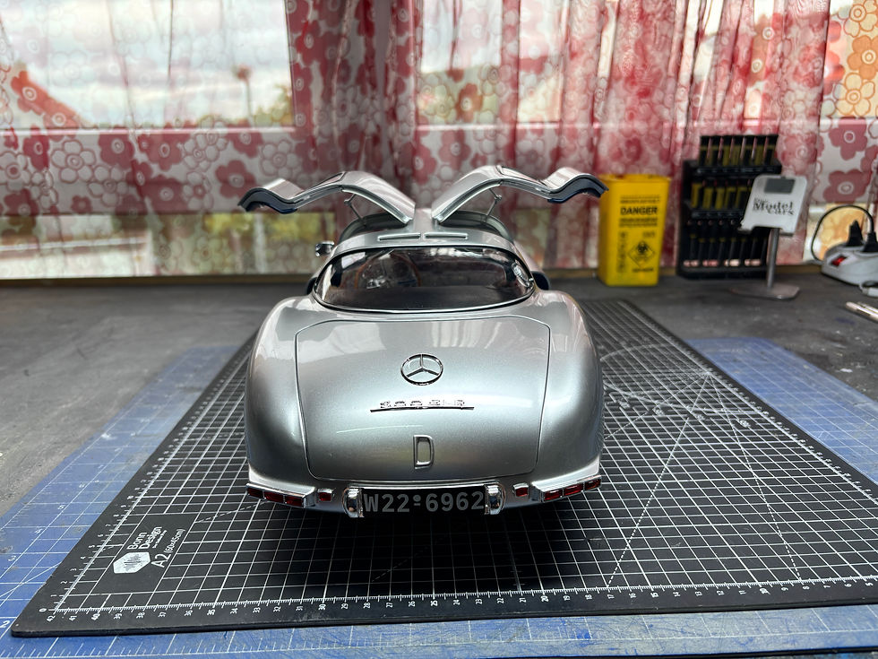 Mercedes Benz 300 SLR Uhlenhaut Coupé scale 1:8