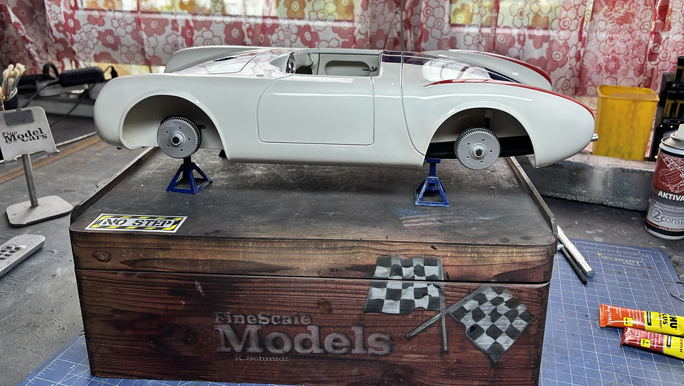 Porsche 550 Spyder 1953 scale 1:8 Finemodelcars