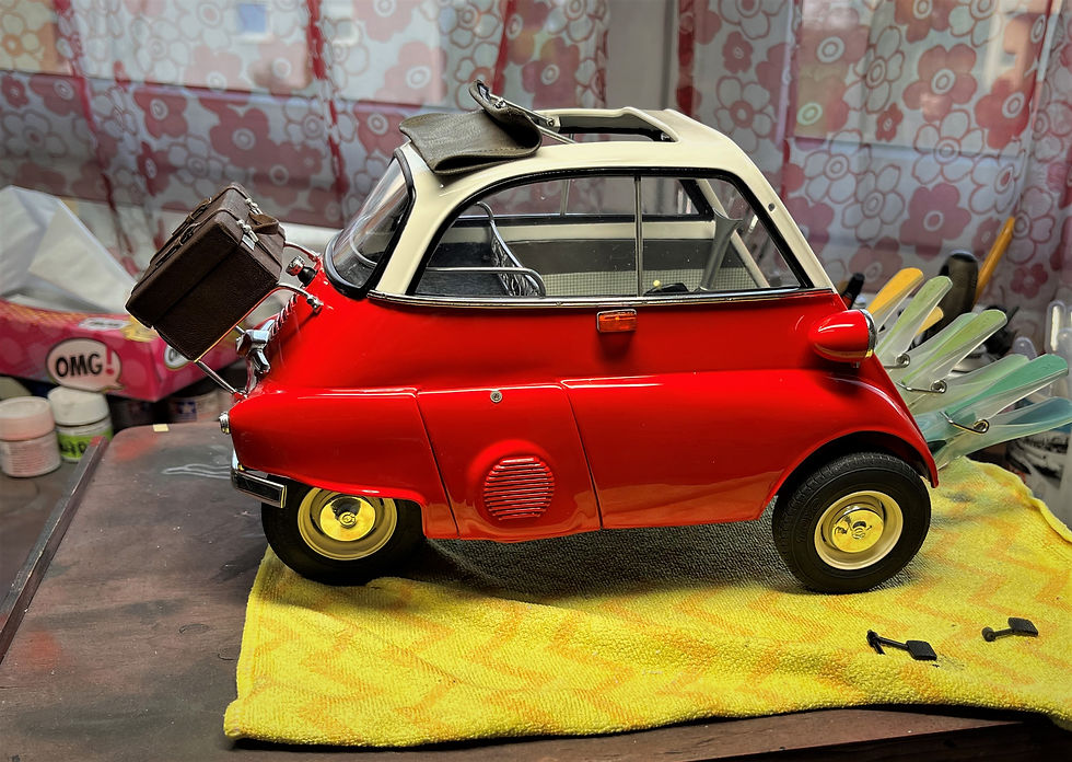 BMW Isetta 250 Motocoupe´ scale 1:8 Finemodelcars