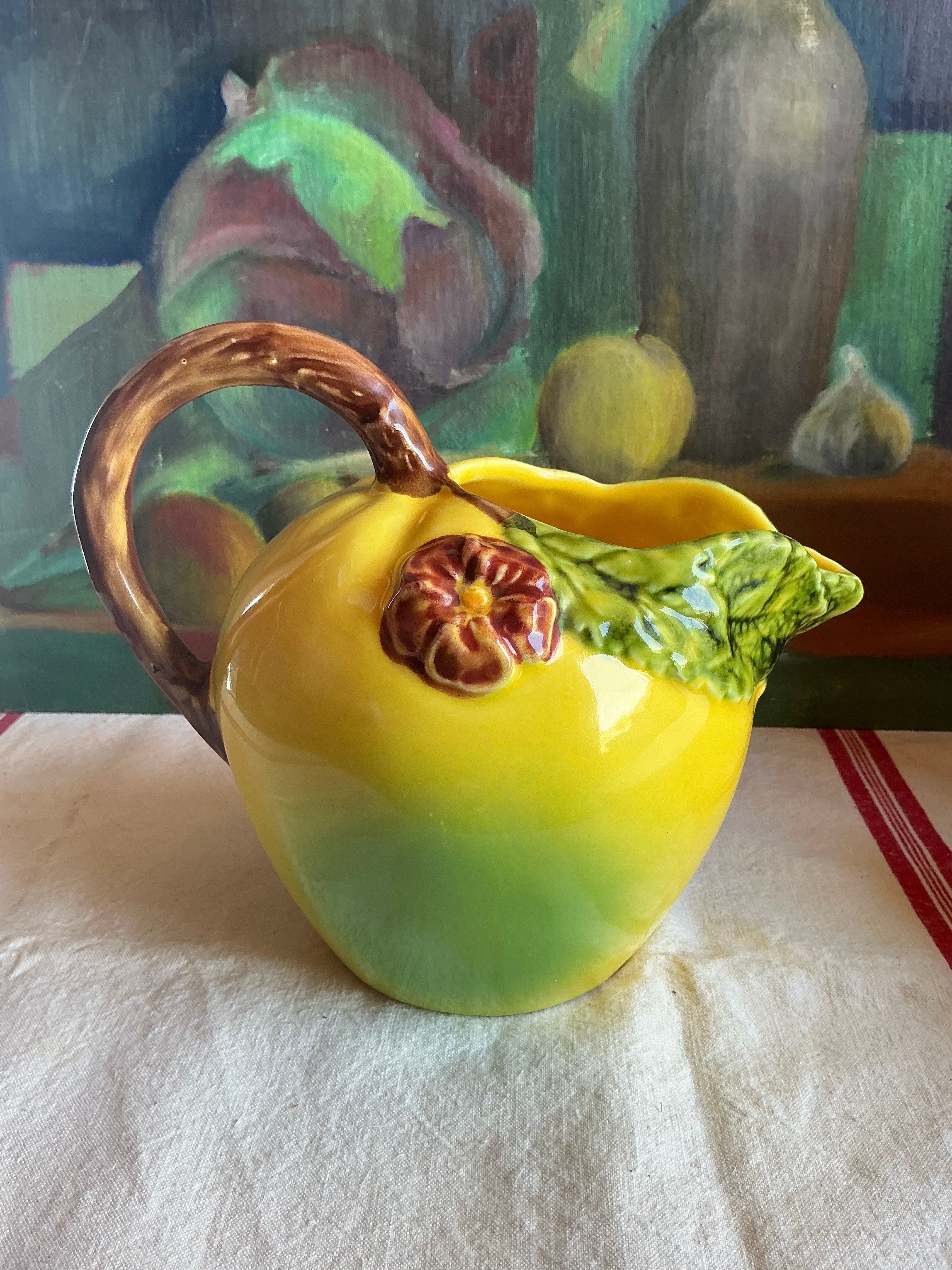 Pichet Pomme jaune et fleur 