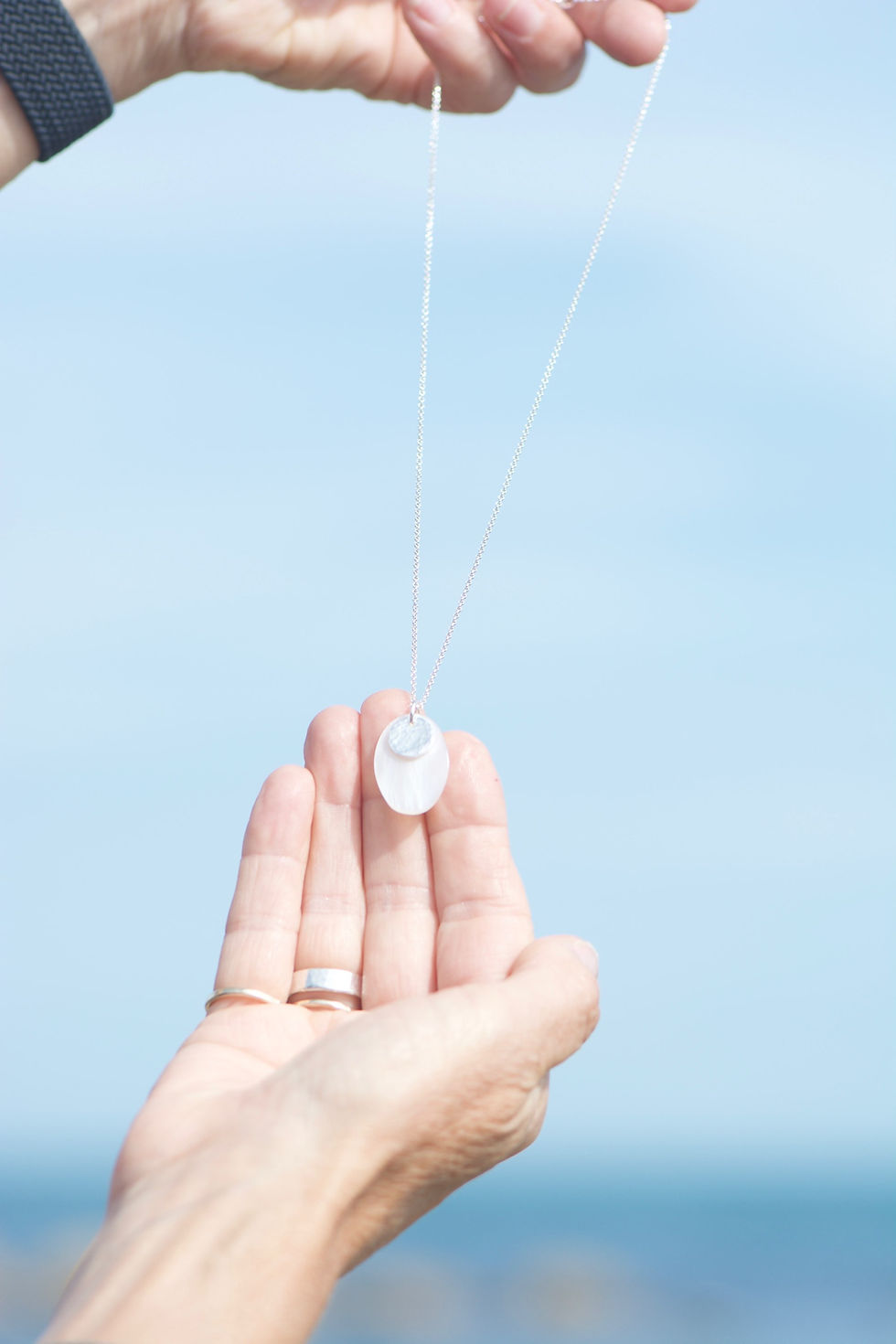 Thumbnail: Mother of Pearl Necklace (Silver) 