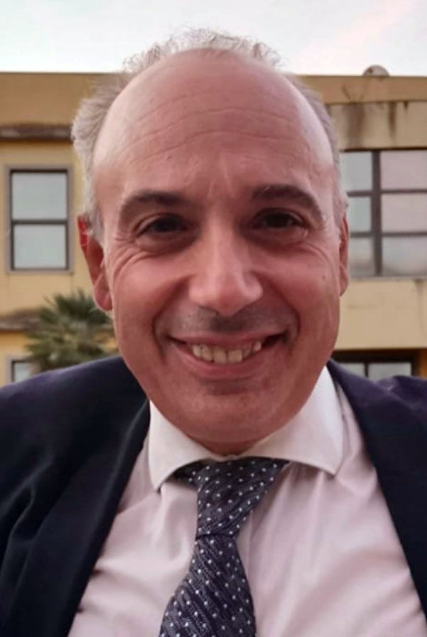 Lo scioglimento del Municipio di Mazzarrà Sant’Andrea travalica i confini dei decreti ministeriali per trasformarsi in una vicenda dall'intenso carico emotivo e dalle profonde implicazioni politiche. Dopo la decisione del Consiglio dei Ministri di affidare la gestione del Comune a una triade commissariale, il primo cittadino uscente, Carmelo Pietrafitta, ha affidato alla rete uno sfogo amaro e toccante, annunciando al contempo battaglia legale davanti ai giudici amministrativi.