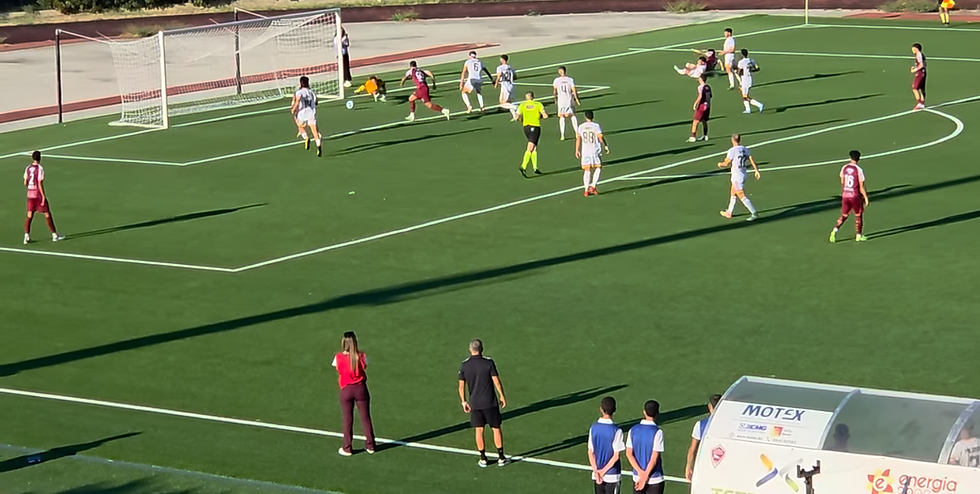 Il Messina vince 1-0 a Gioiosa con Sarao, ma l'Athletic convince: traversa di Gorobsov e diverse occasioni. Cronaca e tabellino della gara.
Il Messina prende i tre punti, il Gioiosa gli applausi: Sarao decide lo 0-1, ma l'Athletic mette in difficoltà i giallorossi fino alla fine..