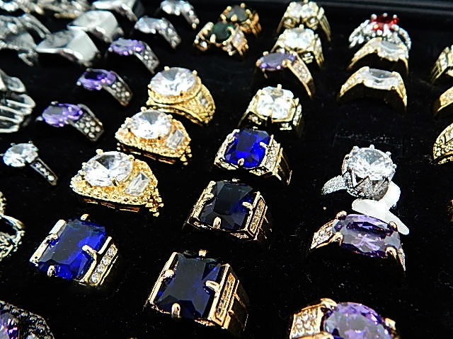 Miniaturbild: 81 Stk. Schmuck Ringe Zirkonia Edelstahl Ringkoffer