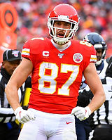 travis-kelce-agrees-to-four-year-extensi