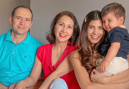 FOTO CARLOS NORA HIJA Y NIETO.jpeg