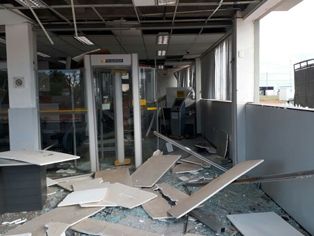Bandidos explodem agência do Banco do Brasil em Roda Velha