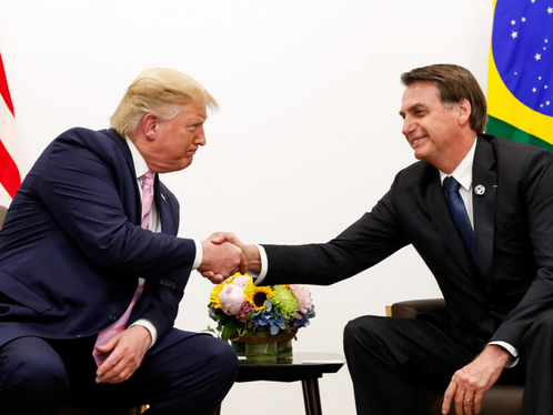 Trump afirma que Brasil persegue Jair Bolsonaro e chama julgamento no STF de uma ‘caça às bruxas’