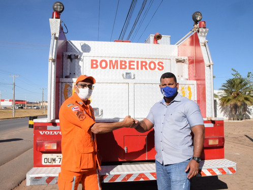 Prefeitura de Luís Eduardo Magalhães entrega caminhão do Corpo de Bombeiros completamente recuperado