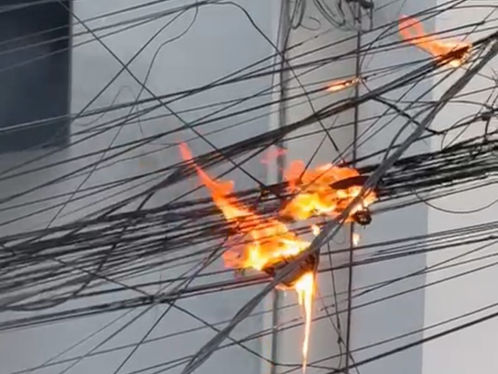 Incêndio em fiação prejudica conexão de internet na Rua Paraíba no centro de LEM