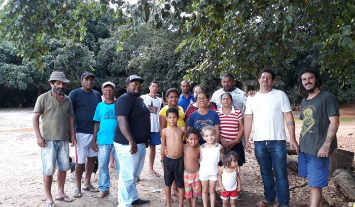 Moradores e comerciantes do Azuis: interdição