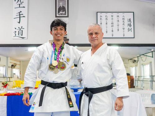 Jovem de Luís Eduardo Magalhães Brilha no Bahrein e se torna Vice-campeão Mundial de Karatê Escolar