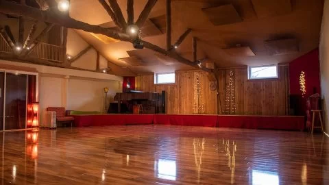 Salle-Ayo-Espace-Allegria-480x270.webp