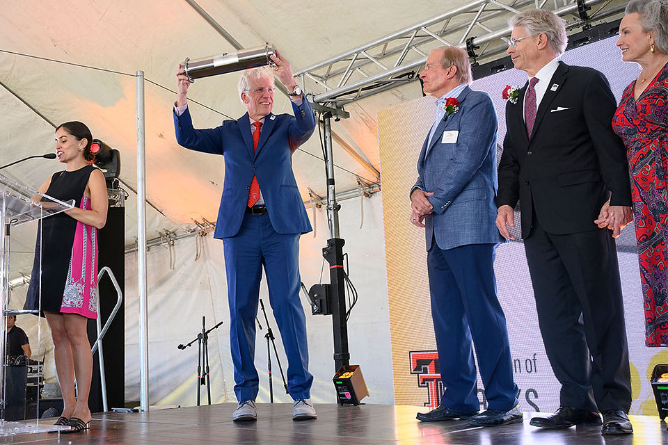 Dr. Richard Lange presents community philanthropists and TTUHSC El Paso namesakes with a time capsule in honor of the university’s 10-year anniversary. 