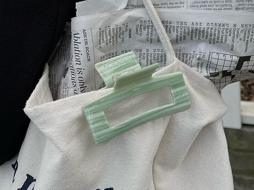 Single green Acrasia hair clip with a modern design, perfect for adding a stylish touch to any hairstyle.