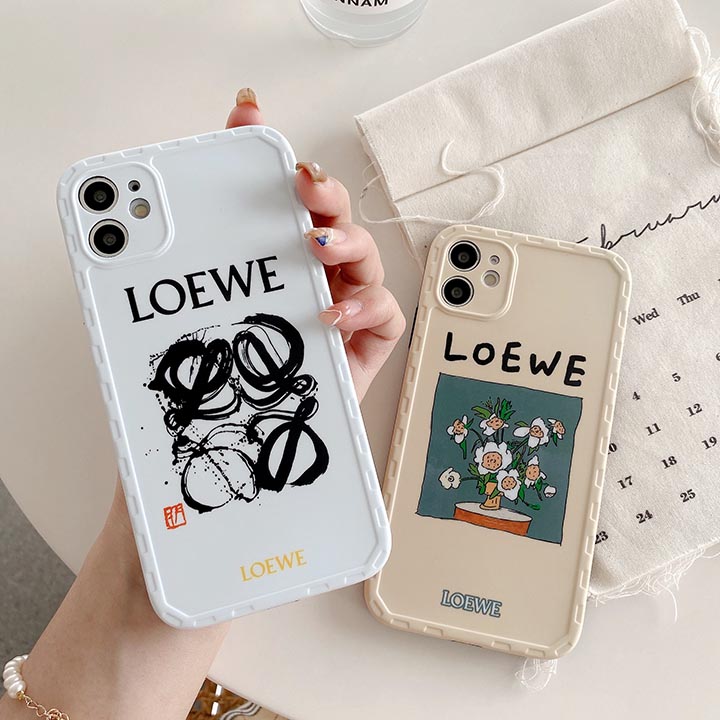 iPhone 13流行りロエベカバー