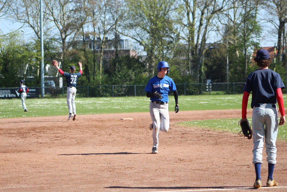 Sprinting to third.