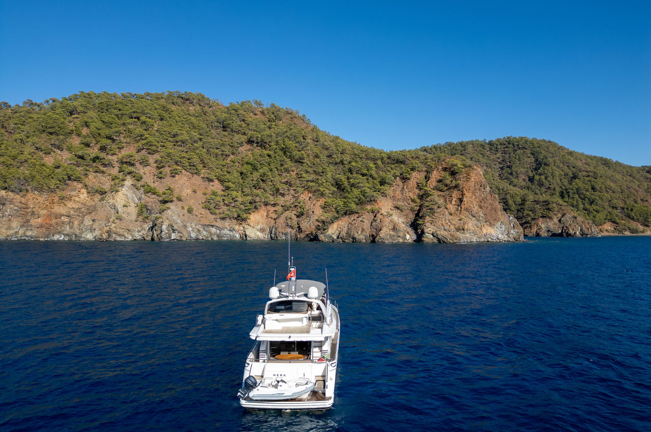 channel.R Princess Yachts 23M - HERA
