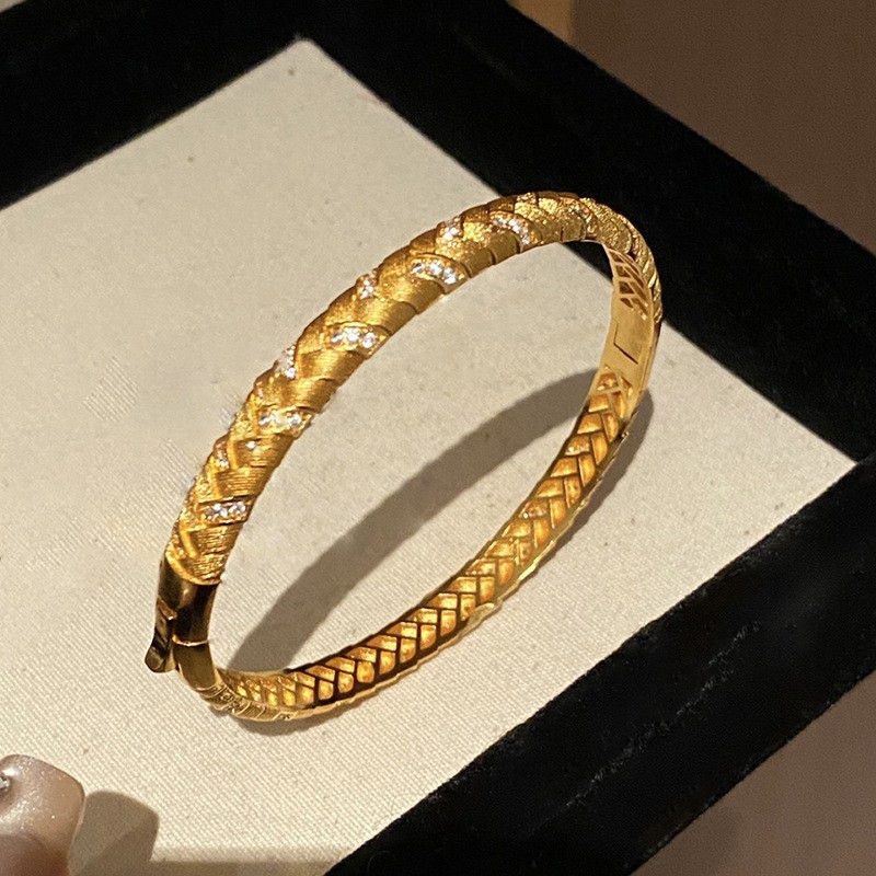 Suisui Pingan brushed 24K real gold bracelet for women full of diamonds and spar