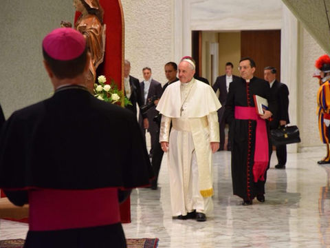 Pope Francis meets with student priests and seminarians