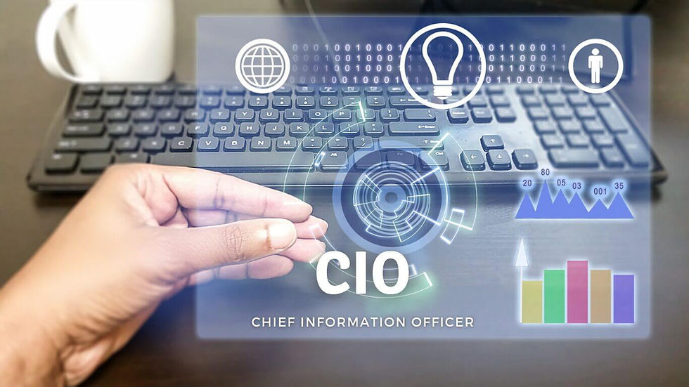 Imagen que ilustra el rol del Chief Information Officer (CIO) en la transformación digital, mostrando un profesional de TI supervisando procesos tecnológicos y estrategias digitales en una oficina moderna.
