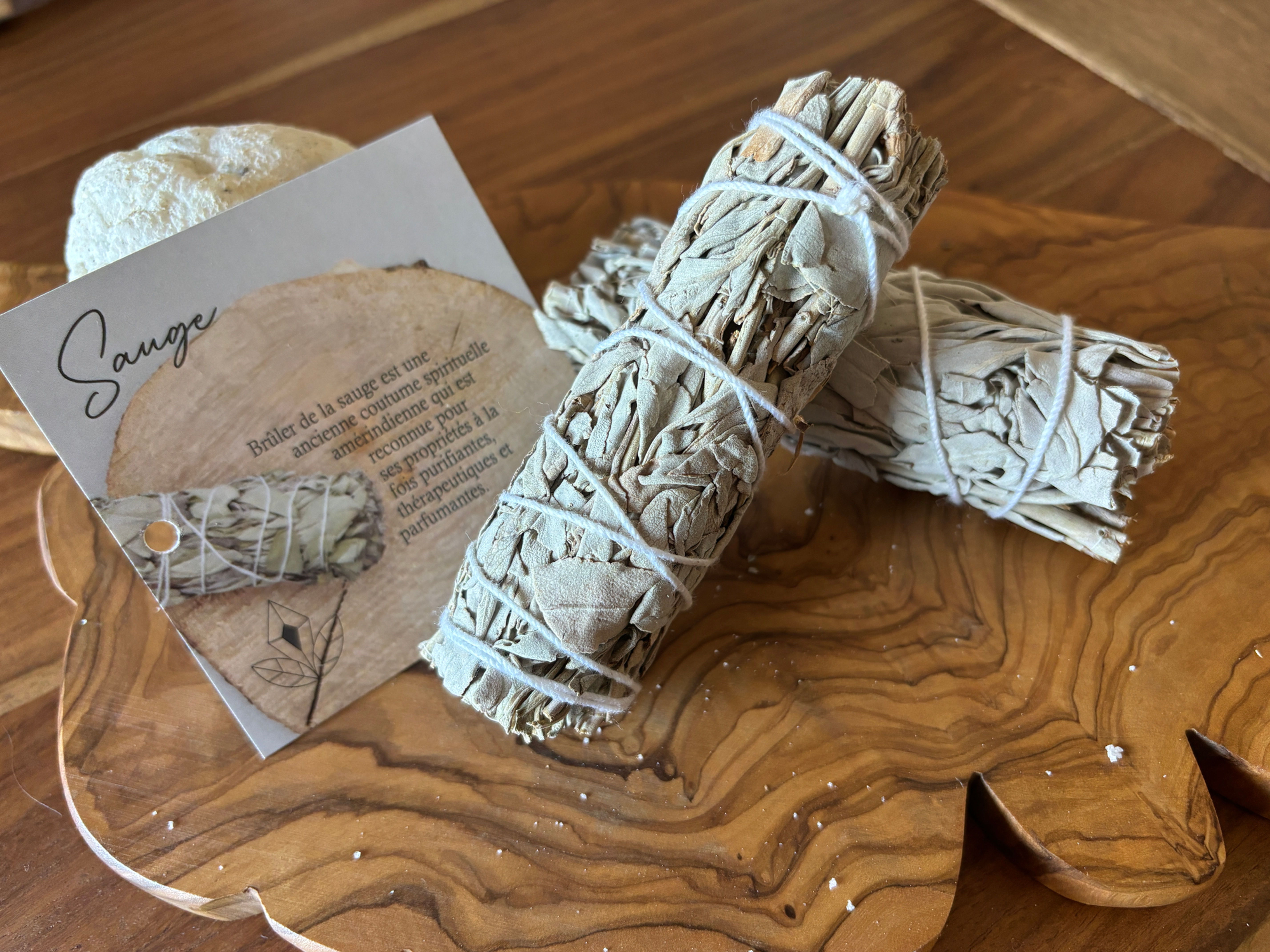 Sauge blanche séchée de Californie. Purification 