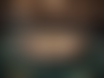 Ein Roulette Tisch in dessen Mitte ein Uhr zu sehen ist