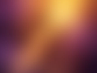 Porte entrouverte laissant passer un rayon de lumière, symbole des synchronicités et des passages intérieurs.