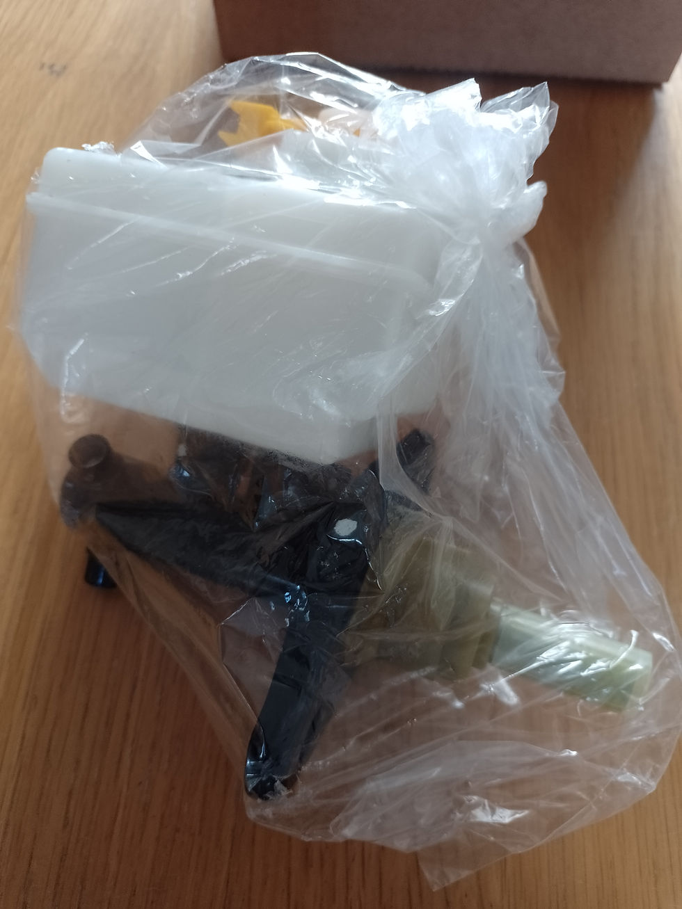 Thumbnail: Land rover defender brake master cylinder LR013018