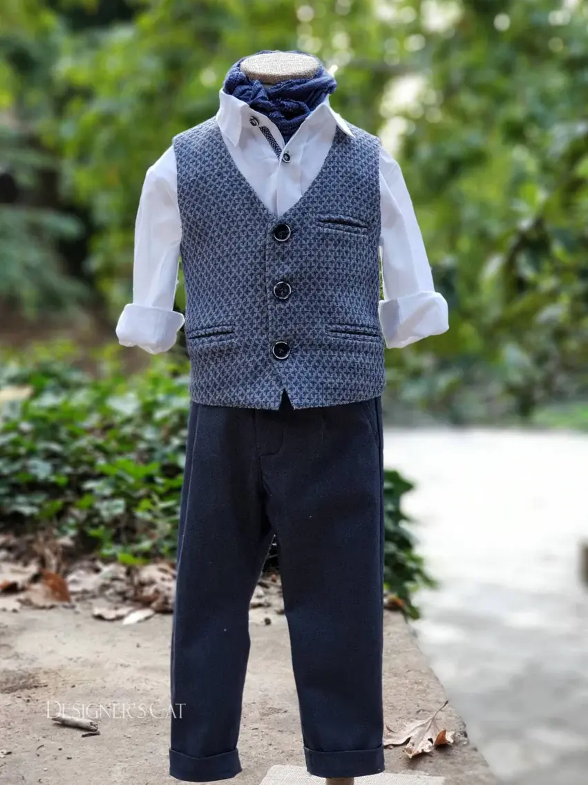 Thumbnail: Mathieu Outfit