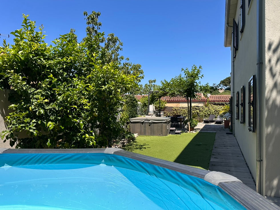 Swimmingpool at Villa Peralta