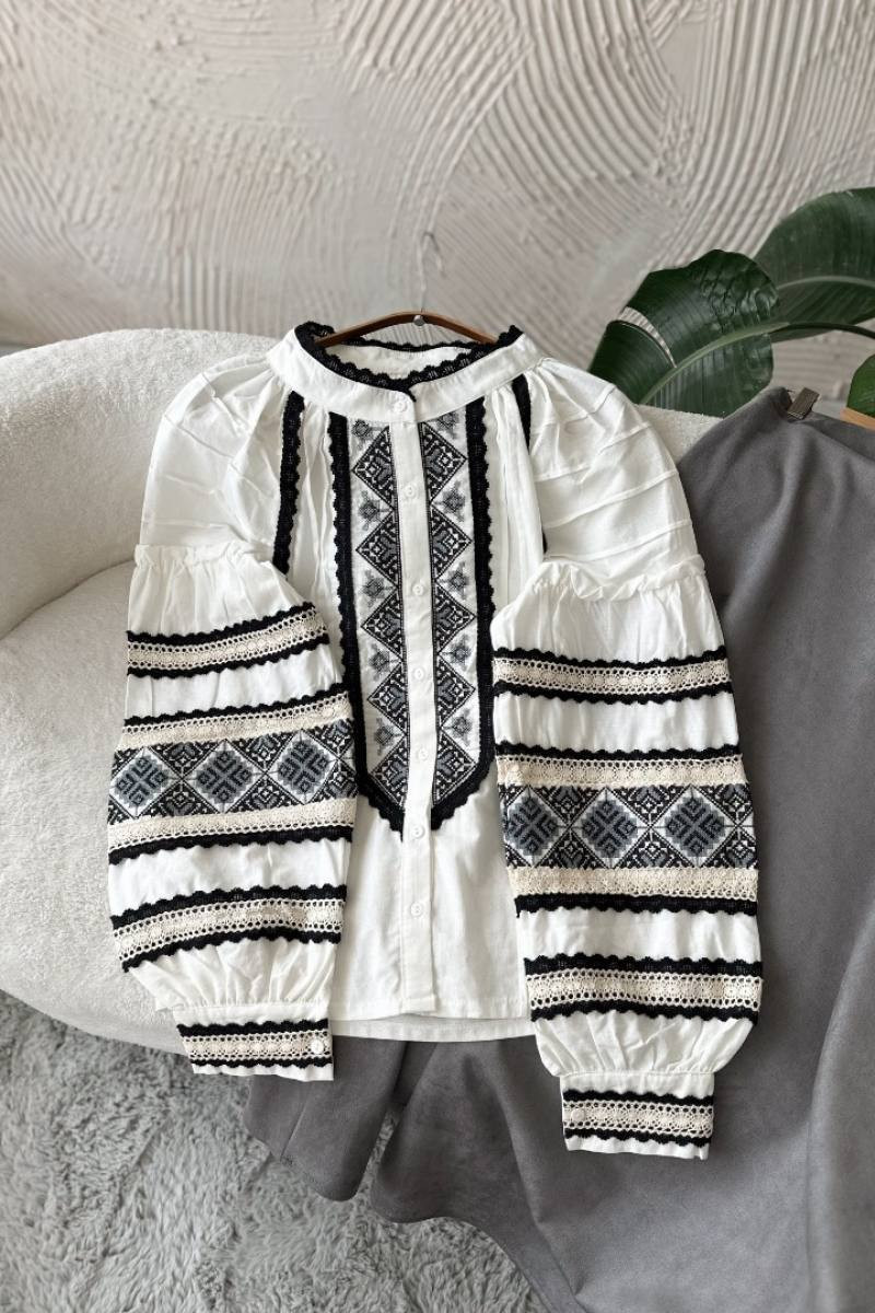 Bestickte Vyshyvanka
