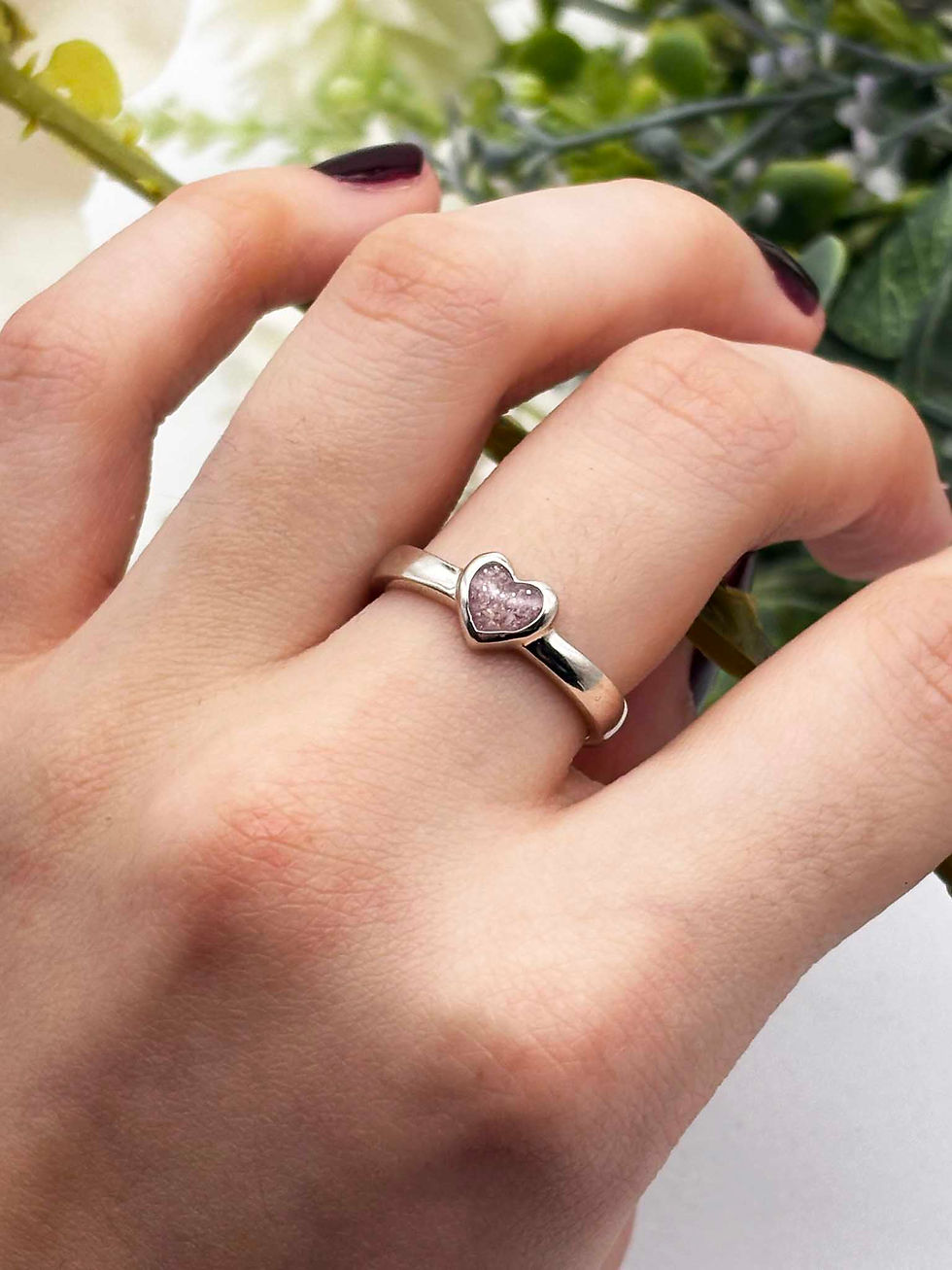 Heart shaped memorial ashes ring for holding loved one’s ashes