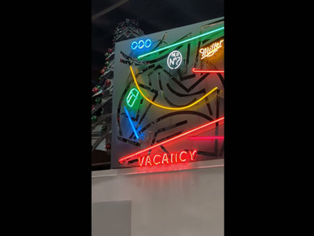 It's a (Neon) Gas
