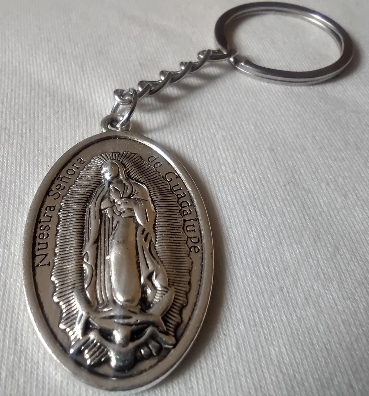 Llavero metálico de la Virgen de Guadalupe