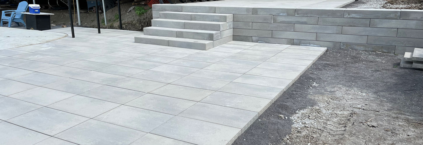 nouvelle terrasse avec dalles en pierre