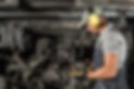 Entretien du moteur diesel effectué par le technicien